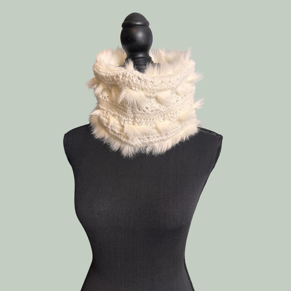 Soft Girl American Eagle Cream Faux Fur Knit Neck Warmer Shimmer Cowl Scarf